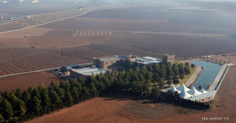 Hotel Vinedos Y Bodegas El Castillo Villarrobledo Eksteriør billede