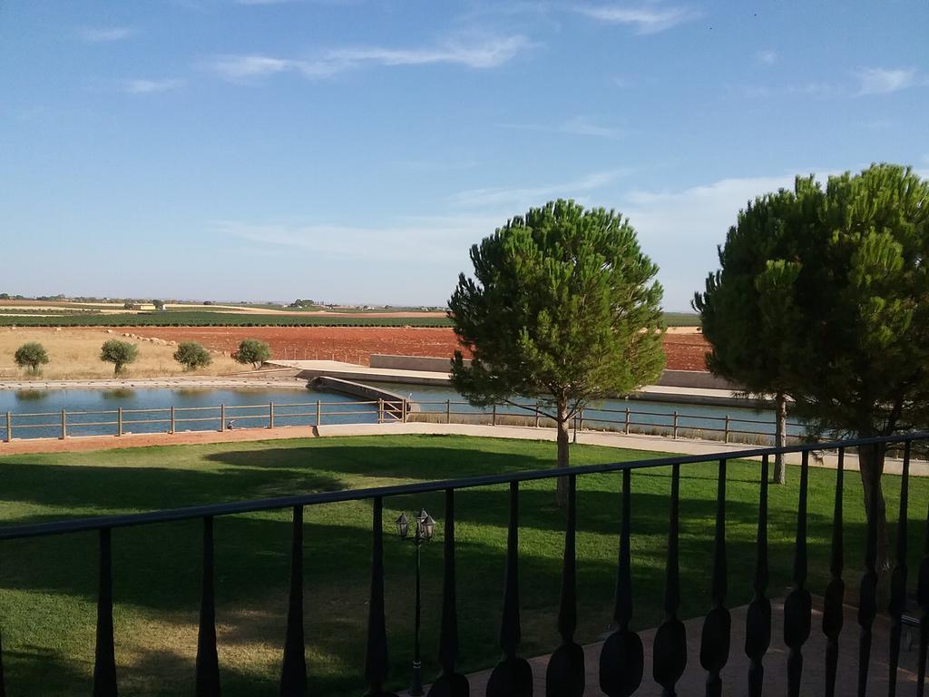 Hotel Vinedos Y Bodegas El Castillo Villarrobledo Eksteriør billede